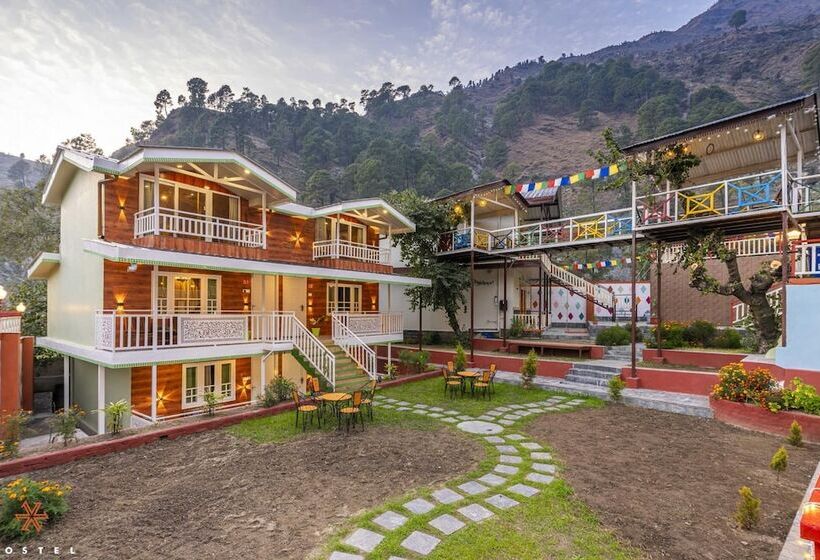 هاستل Zostel Plus Kareri