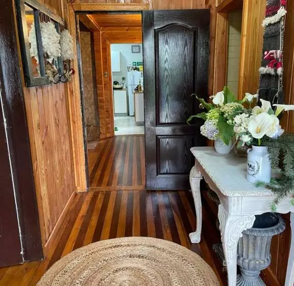 تختخواب و صبحانه Hostal Das Hause