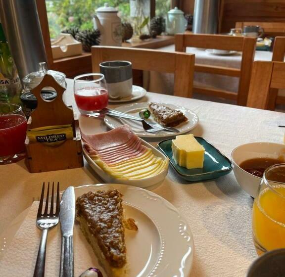 ベッドアンドブレックファースト Hostal Das Hause