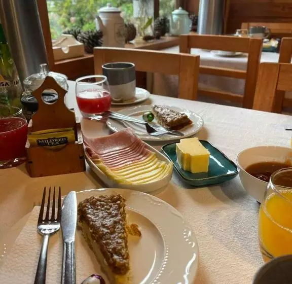 تختخواب و صبحانه Hostal Das Hause