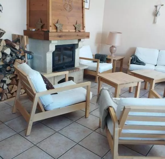 ベッドアンドブレックファースト Les Arolles   Gîte D étape Et De Séjour