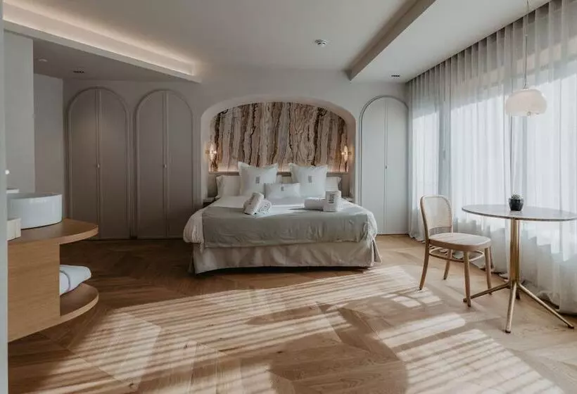 هتل Petit Luxe