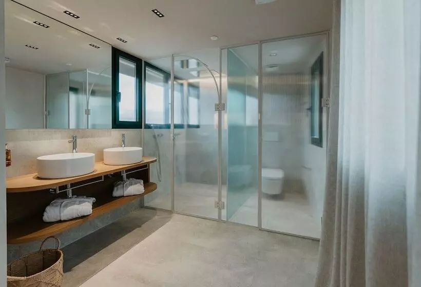 هتل Petit Luxe