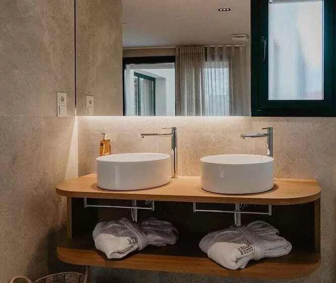 هتل Petit Luxe