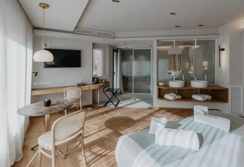 هتل Petit Luxe