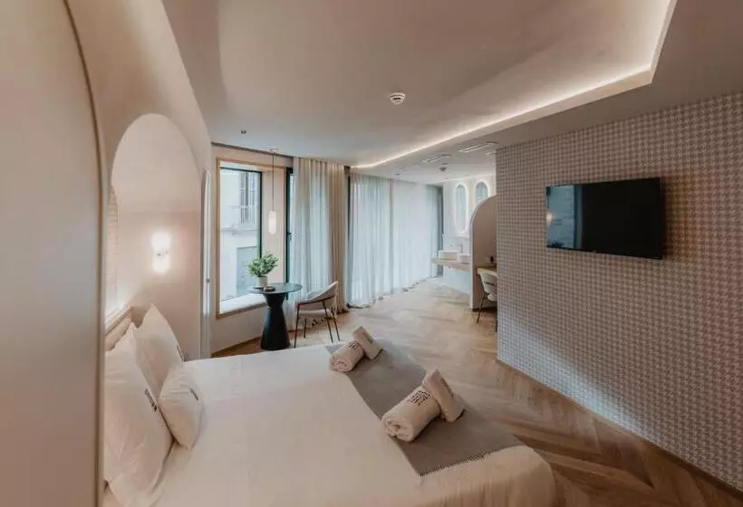 هتل Petit Luxe
