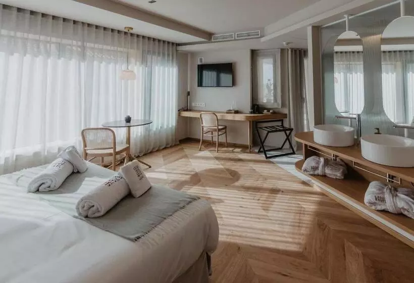 هتل Petit Luxe