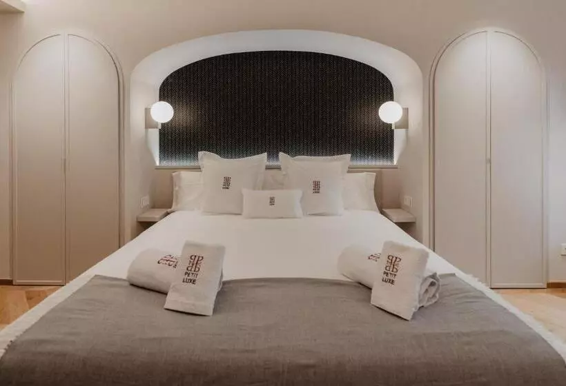 هتل Petit Luxe