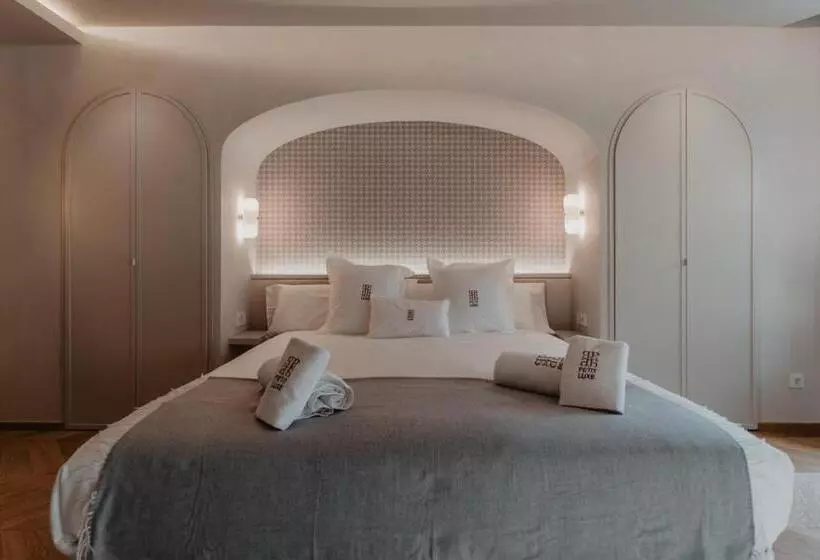 هتل Petit Luxe