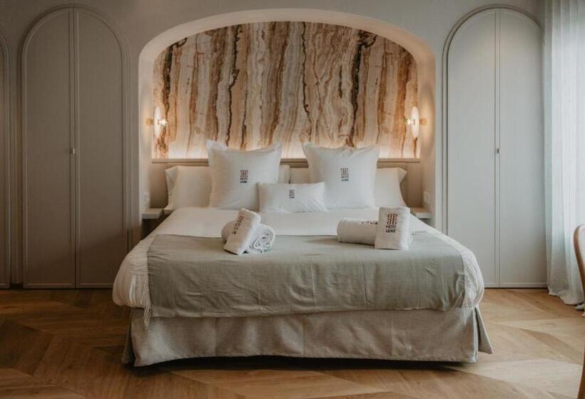 هتل Petit Luxe