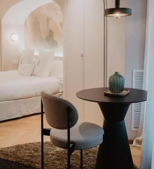 هتل Petit Luxe