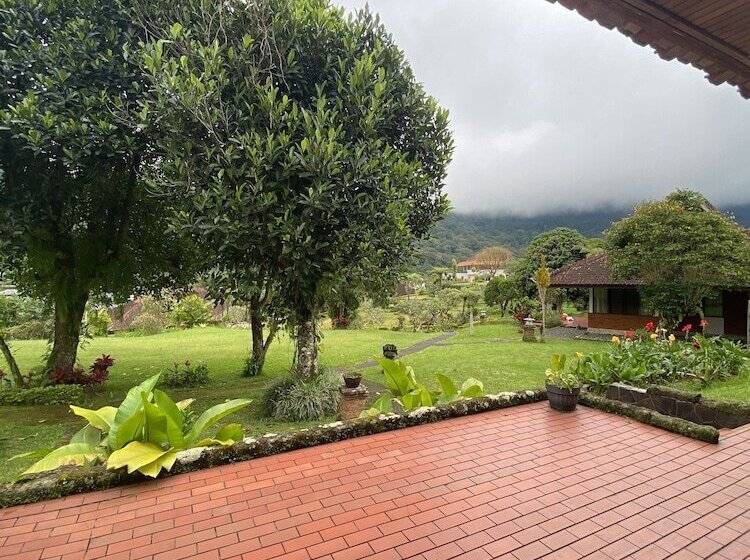 בית מלון כפרי Buyan Resort