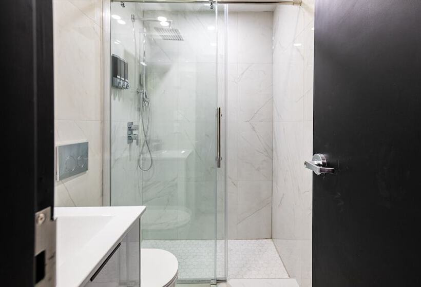 هتل کپسول Parc Avenue Hostel