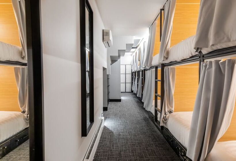 هتل کپسول Parc Avenue Hostel