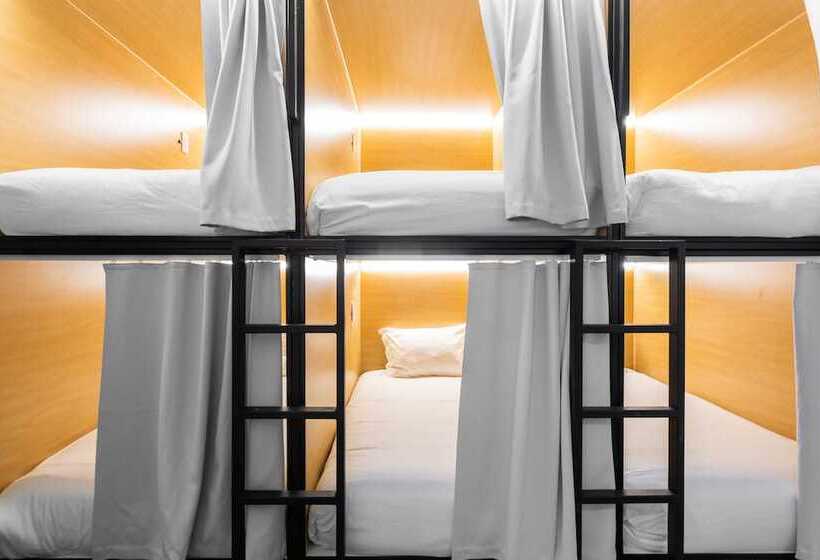 هتل کپسول Parc Avenue Hostel