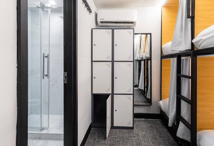 هتل کپسول Parc Avenue Hostel