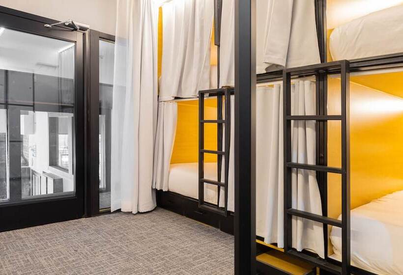 هتل کپسول Parc Avenue Hostel