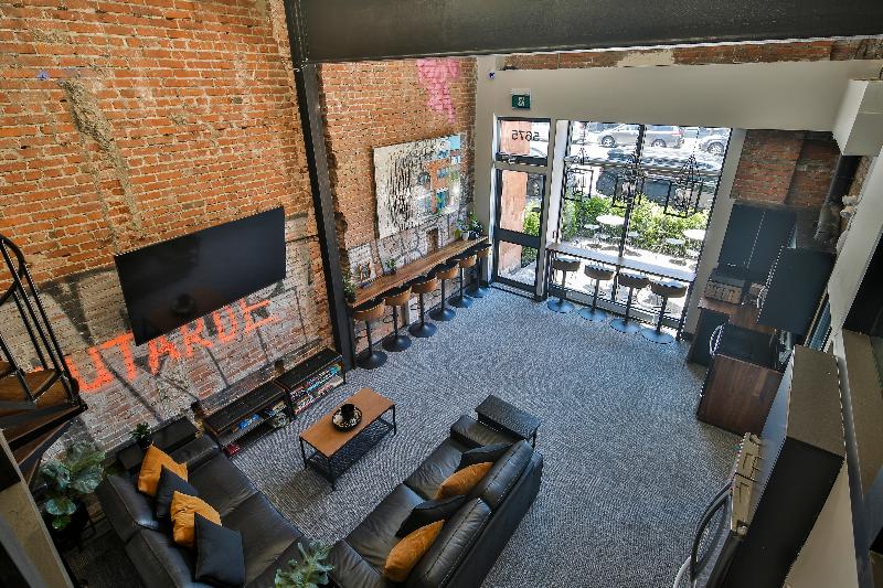 هتل کپسول Parc Avenue Hostel