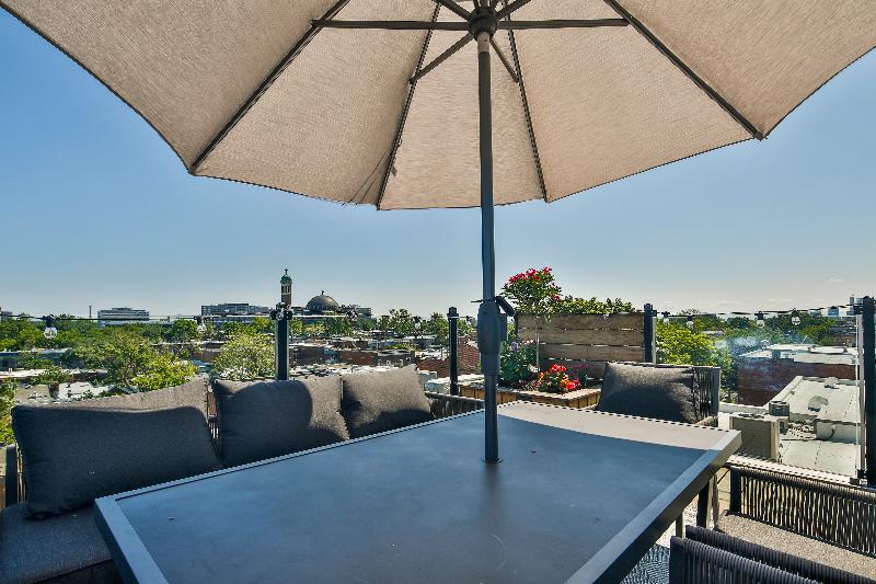 هتل کپسول Parc Avenue Hostel