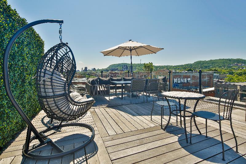 هتل کپسول Parc Avenue Hostel