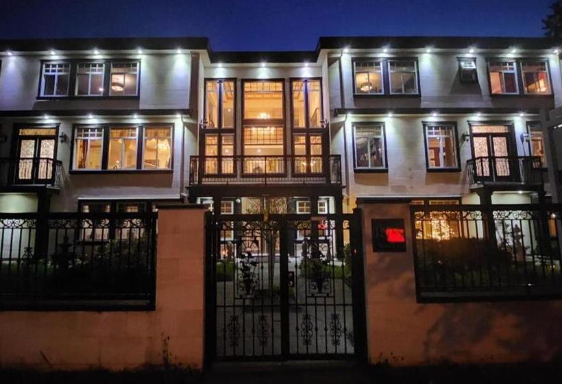 هتل Empress Palace