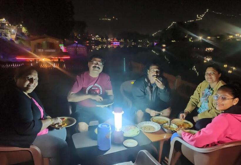 Hotel Houseboat Karima Palace