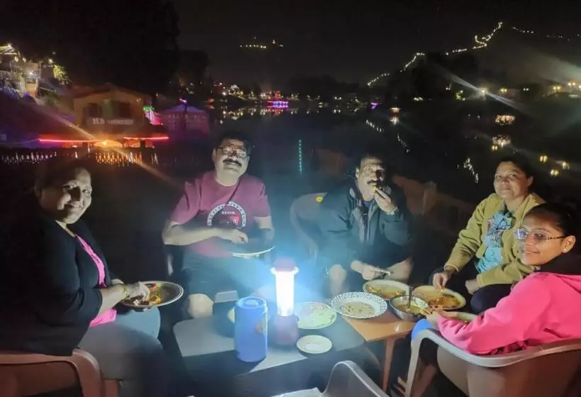 Hotel Houseboat Karima Palace