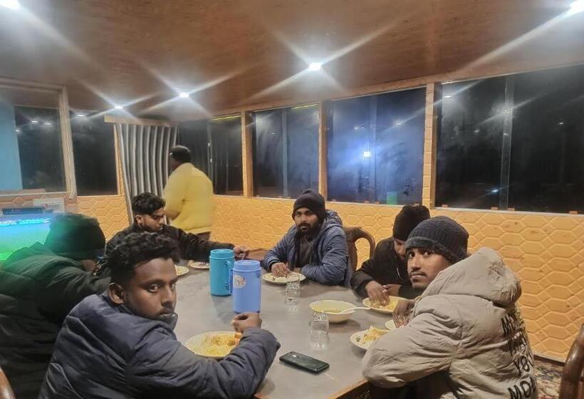 Hotel Houseboat Karima Palace