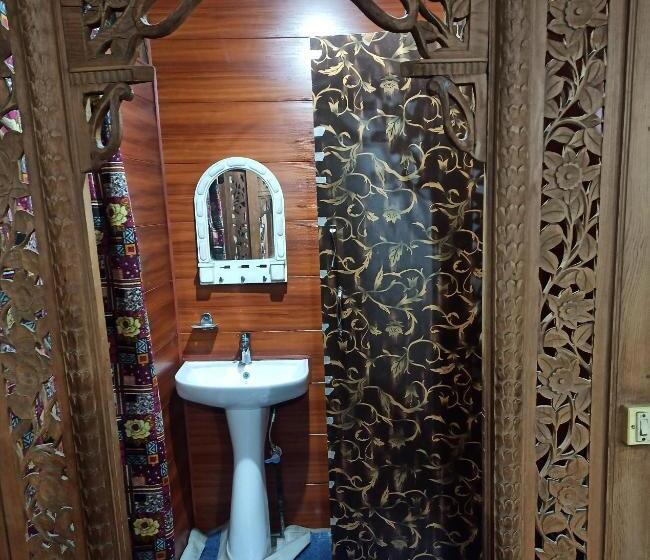 Hotel Houseboat Karima Palace