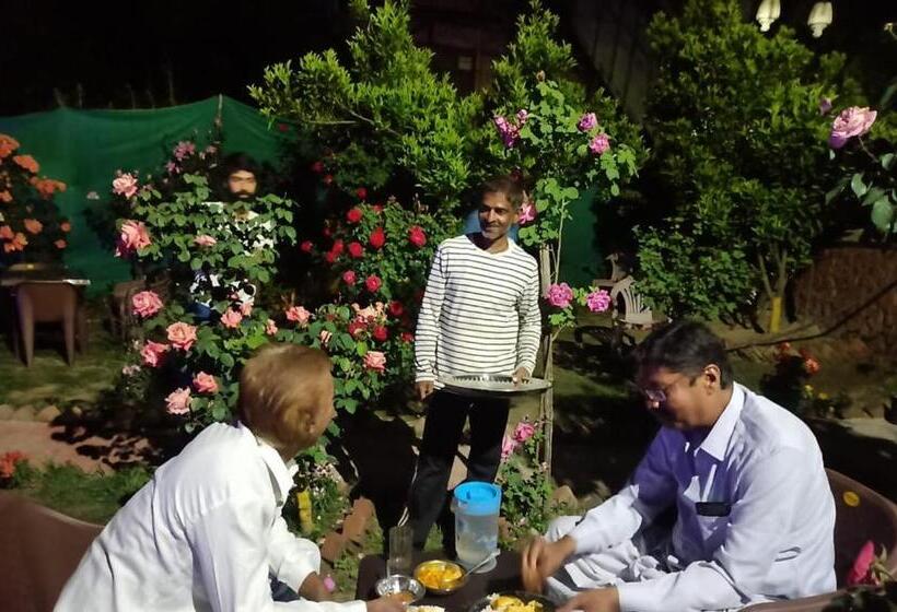 Hotel Houseboat Karima Palace