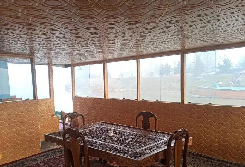 Hotel Houseboat Karima Palace