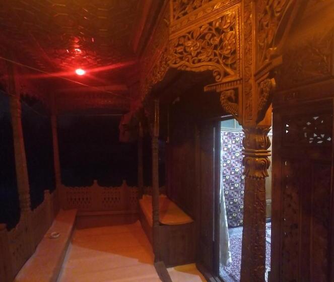 Hotel Houseboat Karima Palace