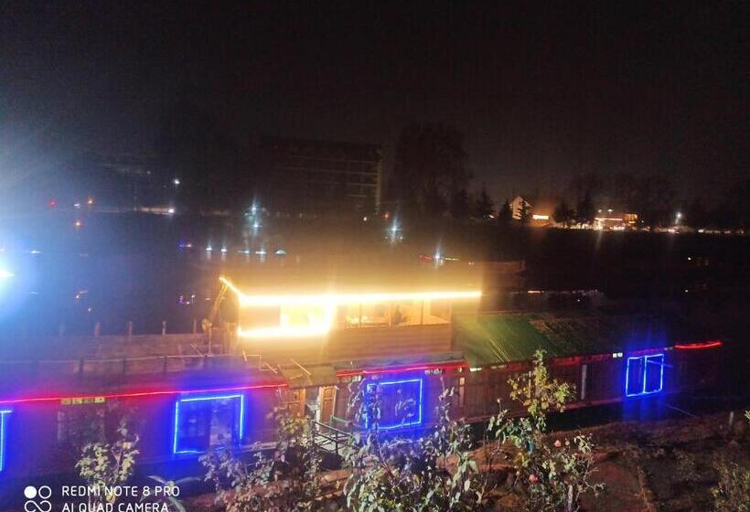 Hotel Houseboat Karima Palace