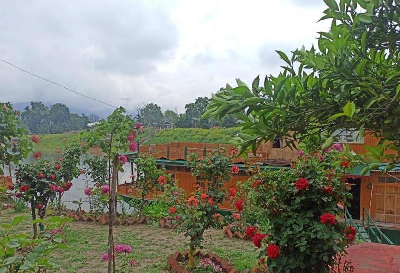 Hotel Houseboat Karima Palace