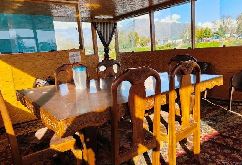 Hotel Houseboat Karima Palace