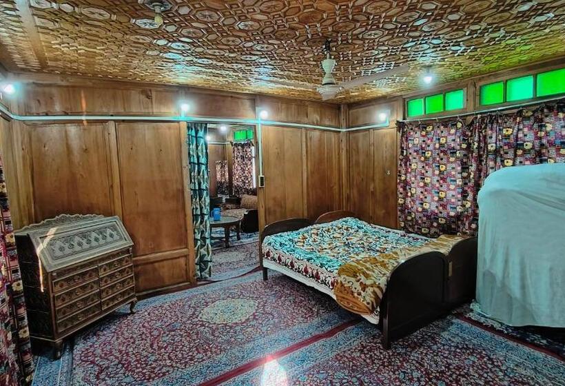 Hotel Houseboat Karima Palace