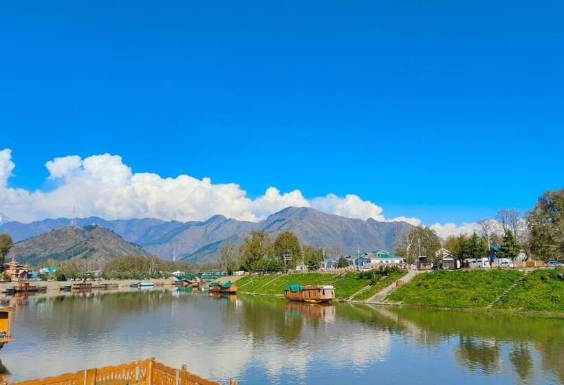 Hotel Houseboat Karima Palace