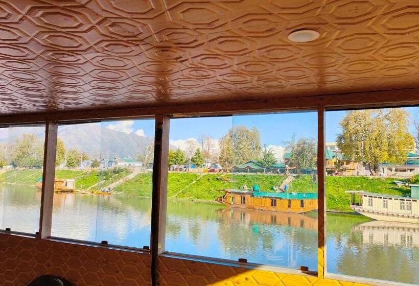 Hotel Houseboat Karima Palace