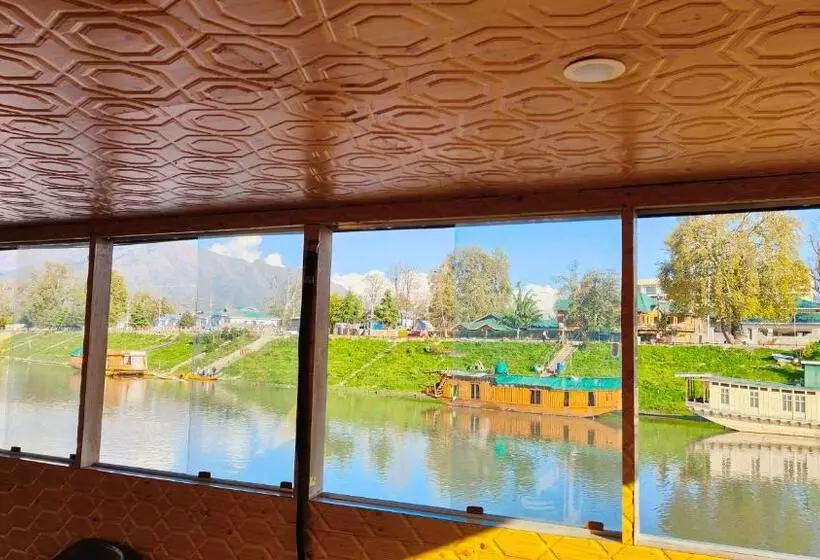 Hotel Houseboat Karima Palace