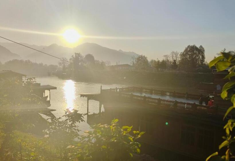 Hotel Houseboat Karima Palace