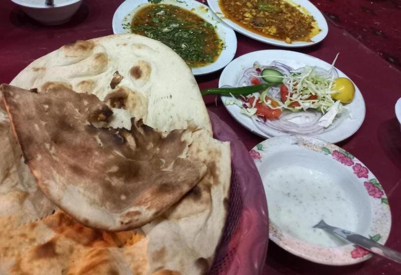 هتل Karachi Guest House & Couple