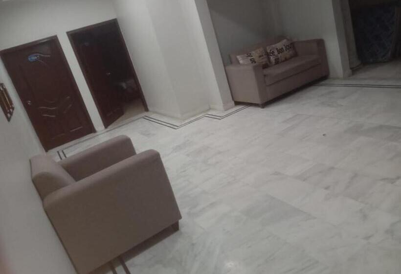 هتل Karachi Guest House & Couple