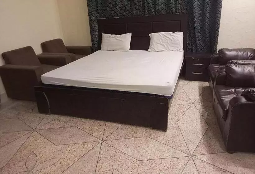 هتل Karachi Guest House & Couple
