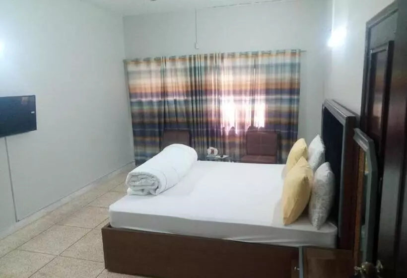 هتل Karachi Guest House & Couple