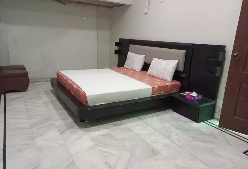 هتل Karachi Guest House & Couple