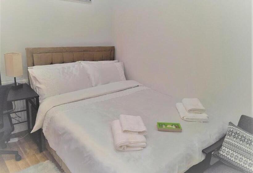 Отель Private Apartment  Centre Of West London  Next To Tube Station & Bus Link