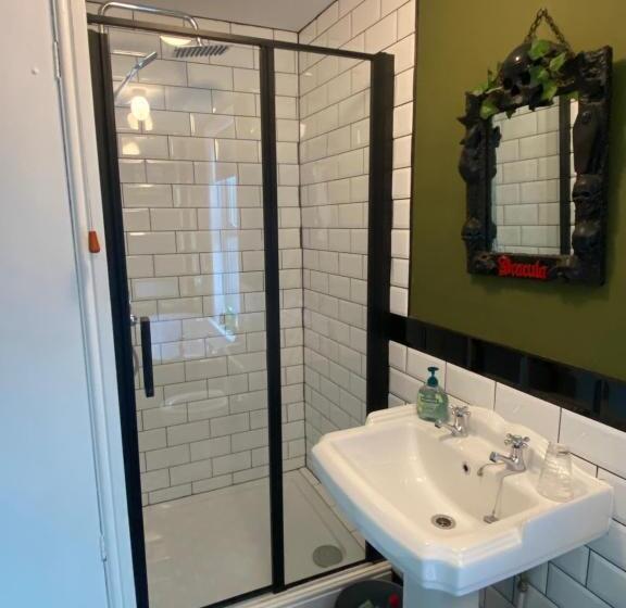 پانسیون Dracula Rooms