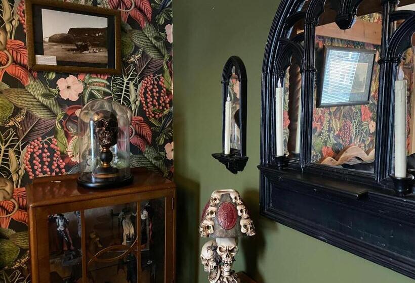 پانسیون Dracula Rooms