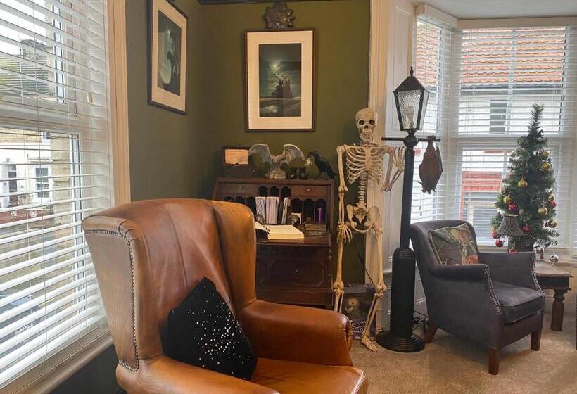 پانسیون Dracula Rooms