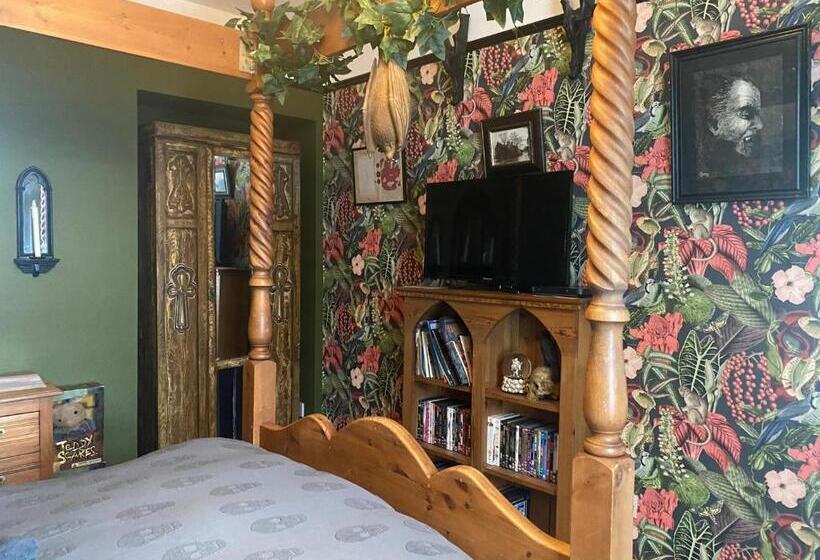 پانسیون Dracula Rooms